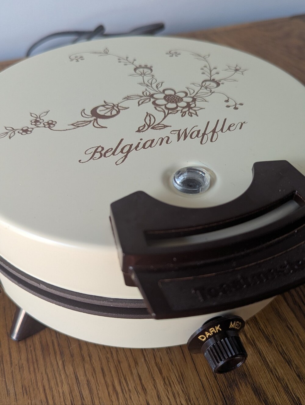 Vintage Toastmaster Belgian Waffler - Waffle Maker Iron W252 Cream Brown Floral